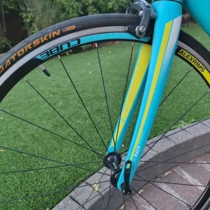 Womens Cube Axial WLS CSL RACE Road Racing Bike - Image 2