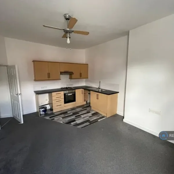 3 bedroom flat in Queen Street, Haslington, Winterley