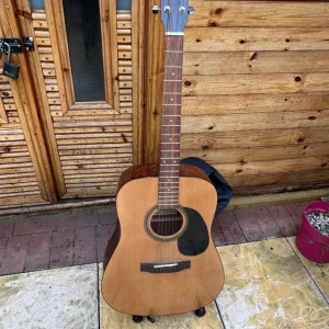 Full encore guitar with shoulder strap and case