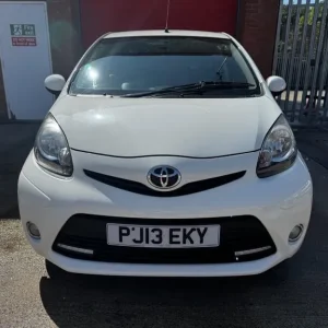 2013 Toyota Aygo 1.0 VVT-i Fire Euro 5 5-door hatchback petrol manual - Image 2