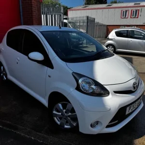 2013 Toyota Aygo 1.0 VVT-i Fire Euro 5 5-door hatchback petrol manual - Image 5