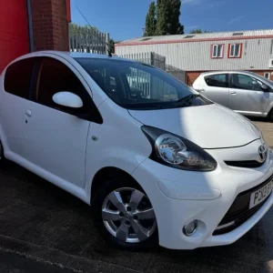 2013 Toyota Aygo 1.0 VVT-i Fire Euro 5 5-door hatchback petrol manual