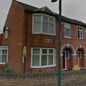 Fully furnished 4/5 bed house with garden