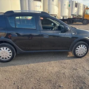 2014 Dacia Sandero Stepway 1.5 dCi Laureate 5dr Hatchback - Image 2