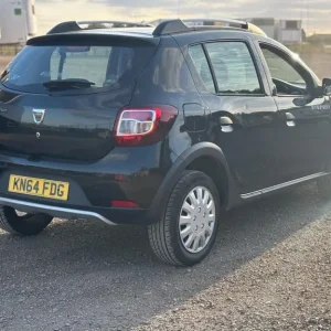 2014 Dacia Sandero Stepway 1.5 dCi Laureate 5dr Hatchback - Image 3