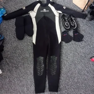 Men's wetsuit and paddle gear - Image 2