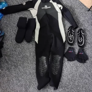 Men's wetsuit and paddle gear