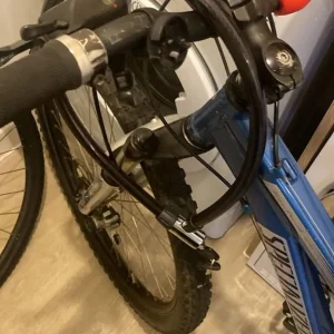 ladies specialized hard rock sport bike in blue - Image 6