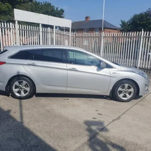 2014 Hyundai i40 1.7 CRDi Blue Drive 5-door Estate - Image 3