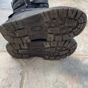 Trespass children’s snow boots size 3 - Image 3