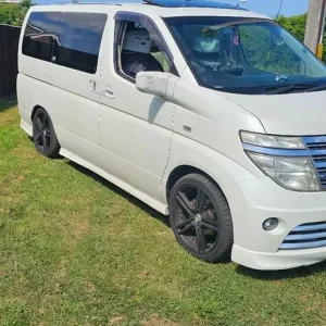 Nissan Elgrand 7 Seater Automatic