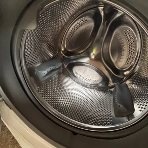 10kg Hotpoint washing machine 10 months old - Image 2
