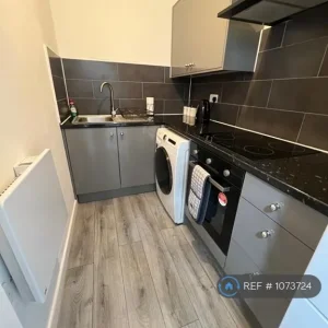 1 bedroom top-floor room with en-suite - Image 2