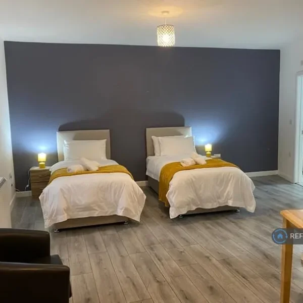 1 bedroom top-floor room with en-suite