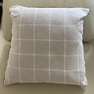Deer cushion 48cm x 48cm - Image 2