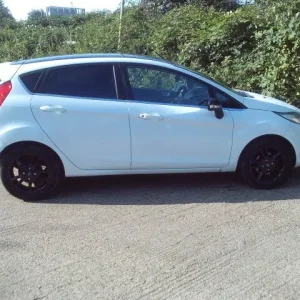 2016 Ford Fiesta 1.0 EcoBoost Zetec White 5-door Hatchback - Image 4
