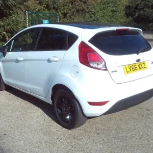 2016 Ford Fiesta 1.0 EcoBoost Zetec White 5-door Hatchback - Image 7
