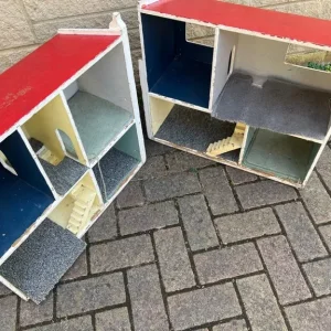 Large dolls house - Image 2