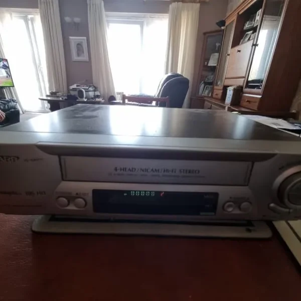 Sharp VC-MH711