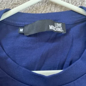 Moschino Men's Love T-Shirt Size M Dark Blue/Purple - Image 3