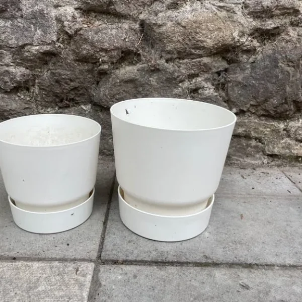 Elho pots 1 large and 1 medium