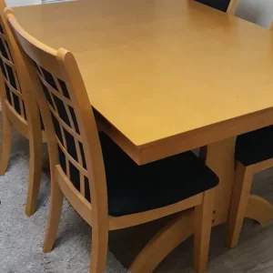 Solid beech dinner table with 6 chairs - Image 3
