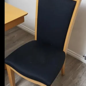 Solid beech dinner table with 6 chairs - Image 4