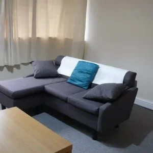 1 bedroom flat with office space in Radbourne Street, Askern, Sutton - Image 4