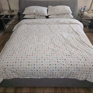 King size bed - Image 2