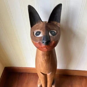 Wooden cat sculpture - Image 2