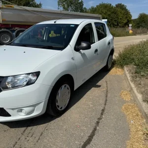 2015 Dacia Sandero Hatchback Manual - Image 3
