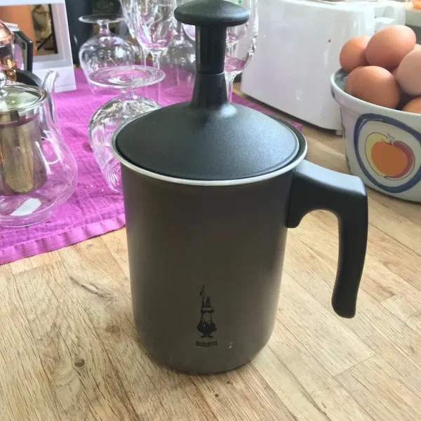 Bialetti manual milk frother