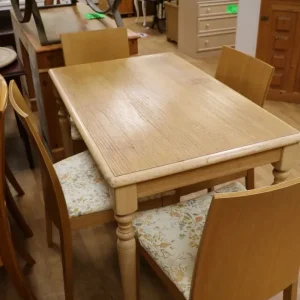4x Oak Veneer Dining Chairs & Table - Image 2
