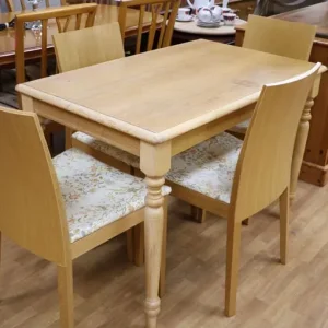 4x Oak Veneer Dining Chairs & Table - Image 4