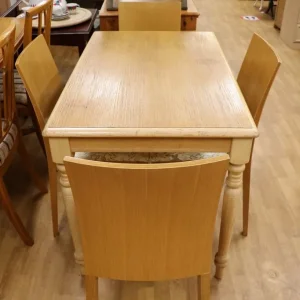 4x Oak Veneer Dining Chairs & Table - Image 5