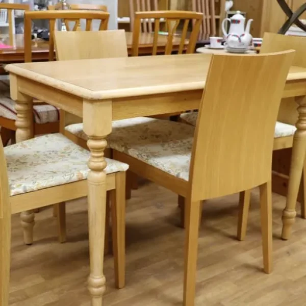 4x Oak Veneer Dining Chairs & Table