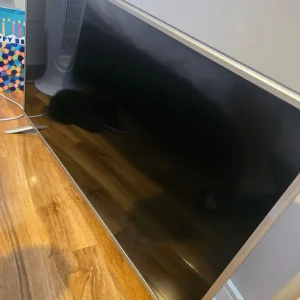 LG 42-inch LED TV (not smart) - Image 2