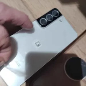 Samsung S22 - Image 2