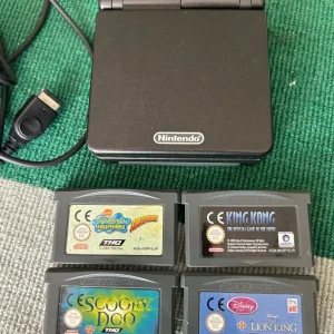 Gameboy advance SP black edition + charger & 5 games - Image 2