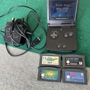 Gameboy advance SP black edition + charger & 5 games