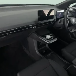 2024 MG4 SE Long Range Electric Hatchback - Image 6