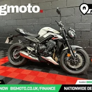 2025 Triumph Street Triple 765