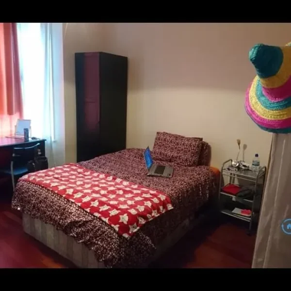 5 bedroom house with garden, Queensbury, Cumberland Road