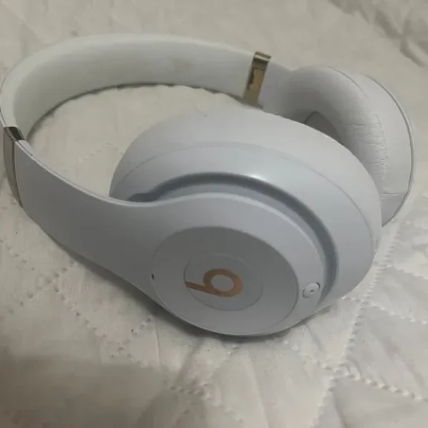 Beats Studio 3 wireless noise cancelling headphones - rare white