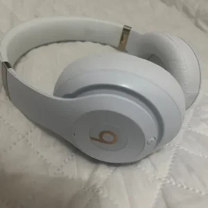 Beats Studio 3 wireless noise cancelling headphones - rare white