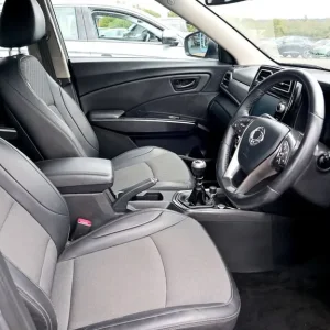 2020 Ssangyong Tivoli 1.2 Ventura 5-door Hatchback Manual - Image 3