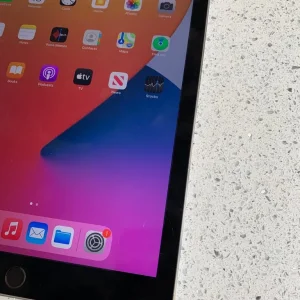 Apple iPad Air 16GB Black with Wi-Fi and iOS 12 - Image 2