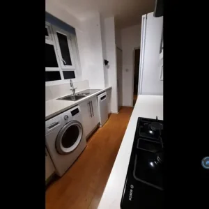 2 bedroom flat in Albert Drive, Stockport, Greater Manchester (2 bed) - Image 7