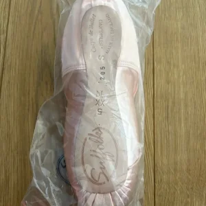 Suffolk Sterling Pointe Shoes Size 5XXN - Image 2
