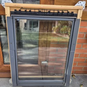 Velux GGL M04 3059 window (70x90cm) with flashing kit - Pine finish (Qty 3) - Image 5